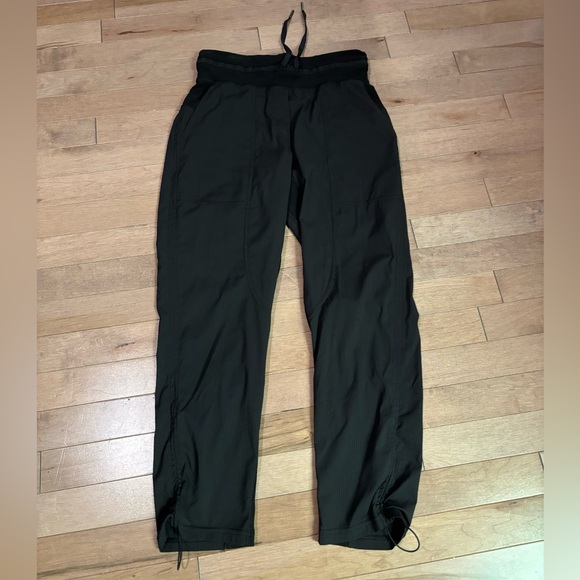 Lululemon Cropped Dance Studio Pants Mid-Rise size 2 in black - Picture 2 of 10